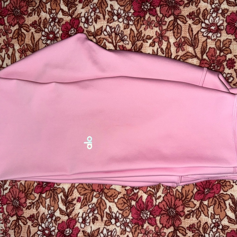 ALO Yoga Pink Set - Picture 3 of 5